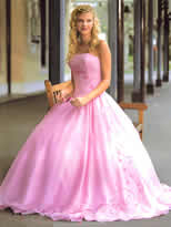 Vestidos de Fiesta - Foto N�:26 de LILA FERNANDEZ - T�tulo: Vestido de 15 A�os