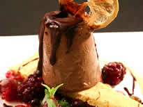 Caterings para Fiestas - Foto N�:2 de MACHADO CATERING - T�tulo: Variados Postres con Frutos, Helados y Salsas.