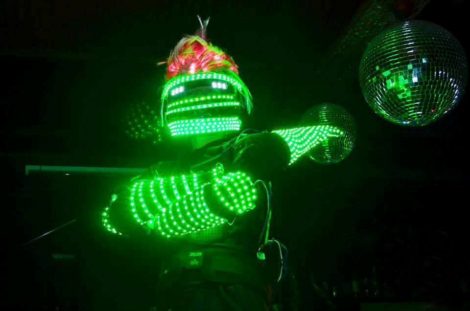 Shows y Animacin - Foto N: 4 de shows y animacin de Lady Leds - Show cantado con Robot LED