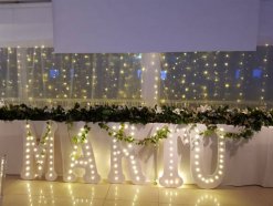  10% Off en Back de lluvia de LED + cartel