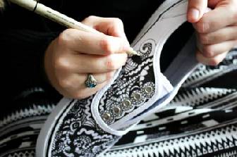 Renov tus zapatillas y convertilas en una obra de arte